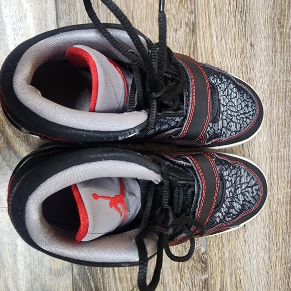 Jordan Nike Boys Basketball Sneakers 2013 #602662-004 Size 4Y Black Gray Red - Picture 7 of 9